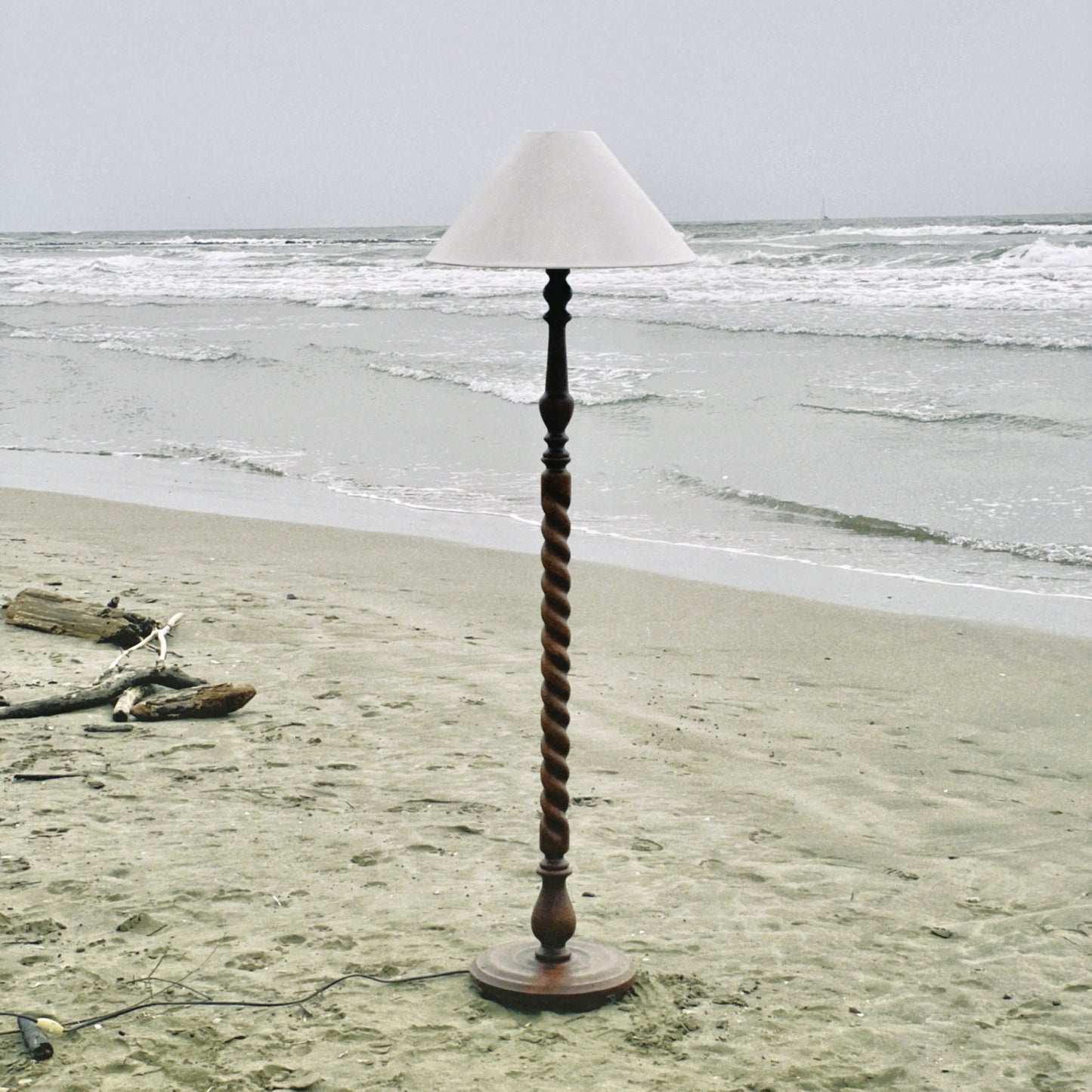 no. 09 - la lampe sur pied en bois
