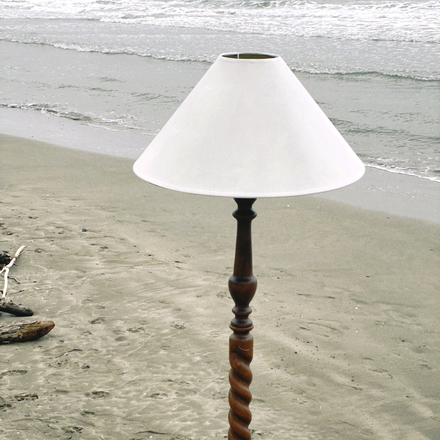 no. 09 - la lampe sur pied en bois