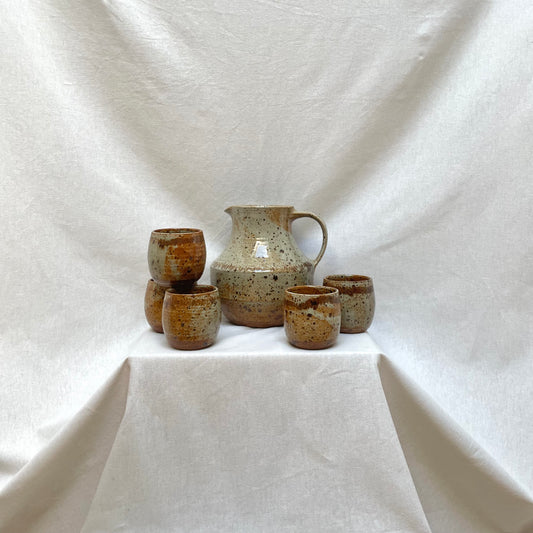 no. 82 - le pichet et ses tasses