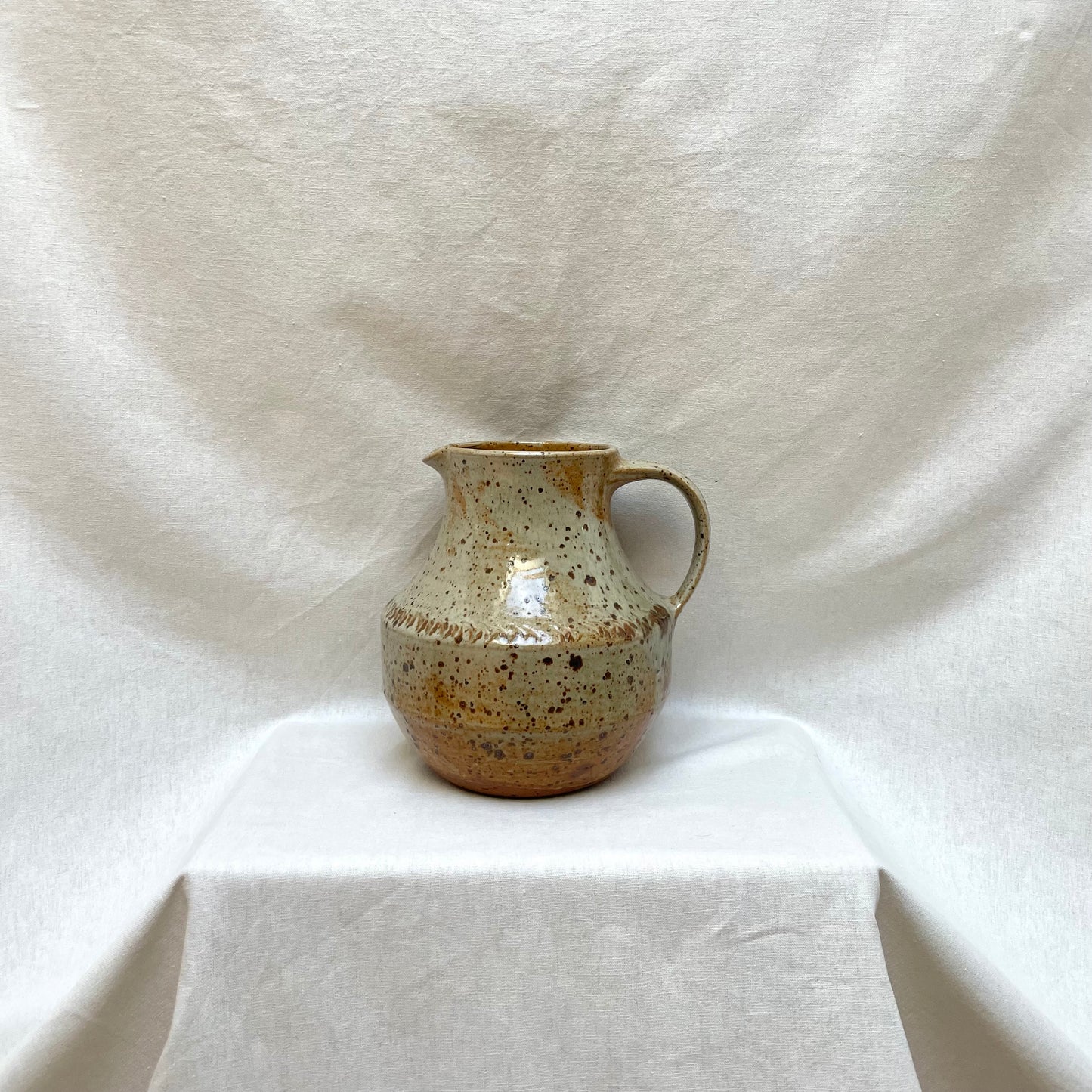 no. 82 - le pichet et ses tasses