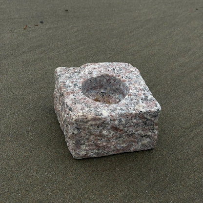 no. 123 - le bougeoir en granit rose