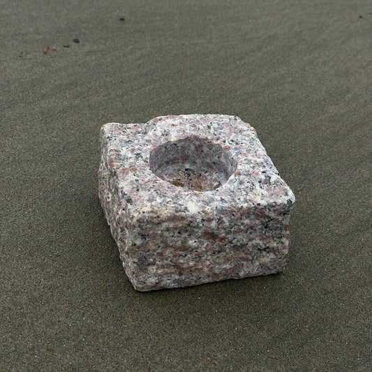 no. 123 - le bougeoir en granit rose