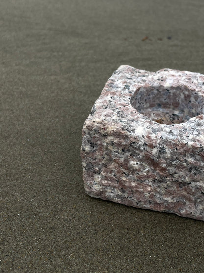 no. 123 - le bougeoir en granit rose