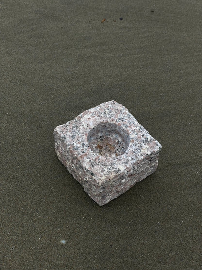no. 123 - le bougeoir en granit rose