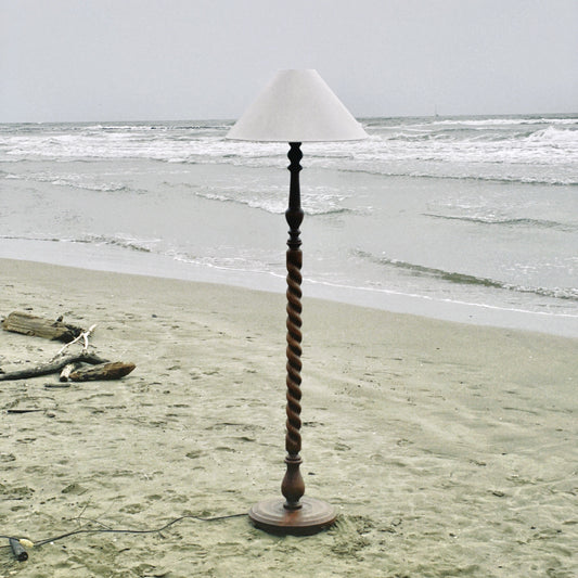 no. 09 - la lampe sur pied en bois