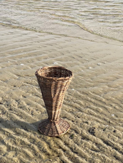 no. 56 - le vase en rotin