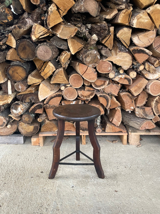 no. 38 - le tabouret brutaliste