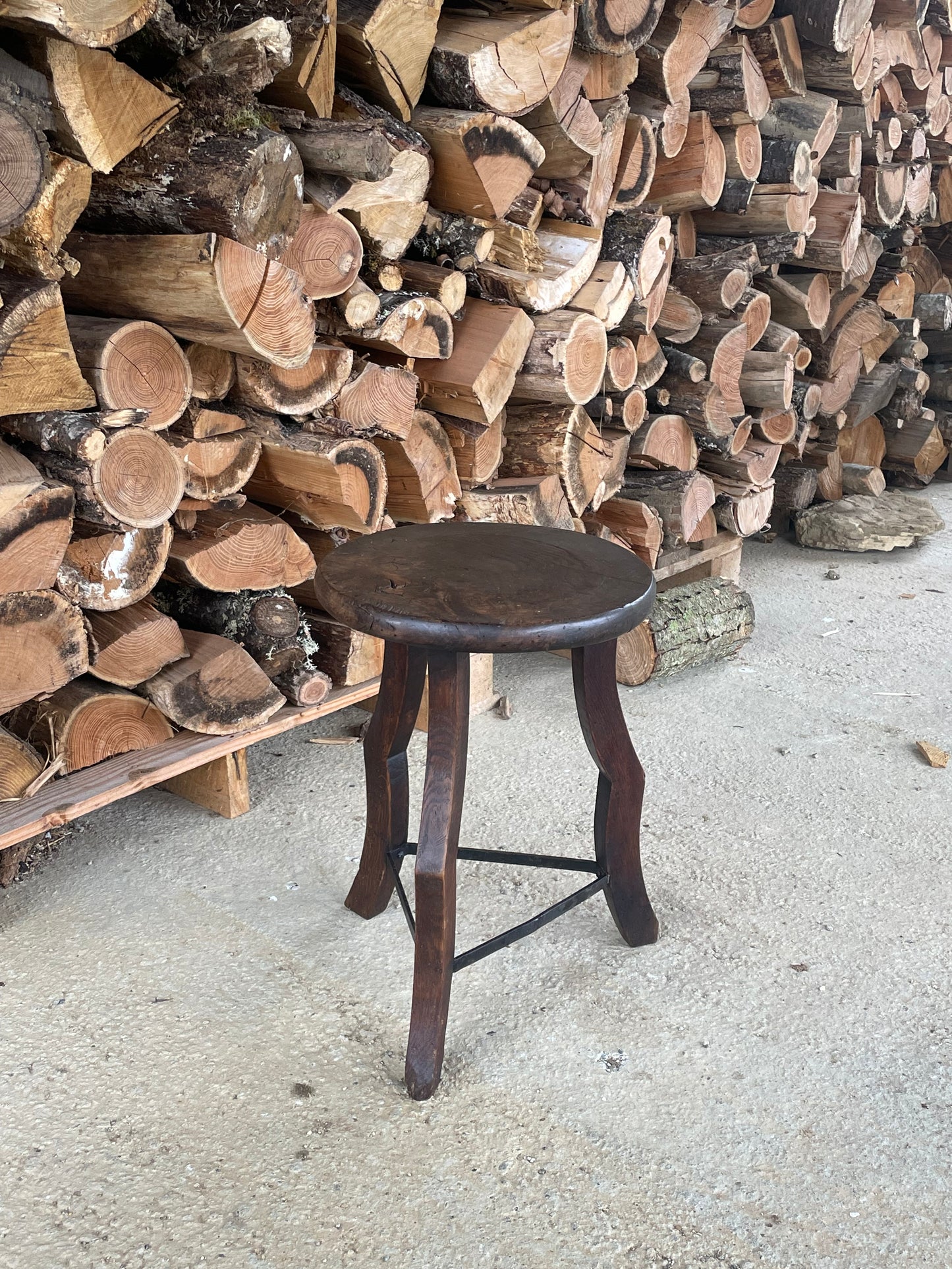 no. 38 - le tabouret brutaliste