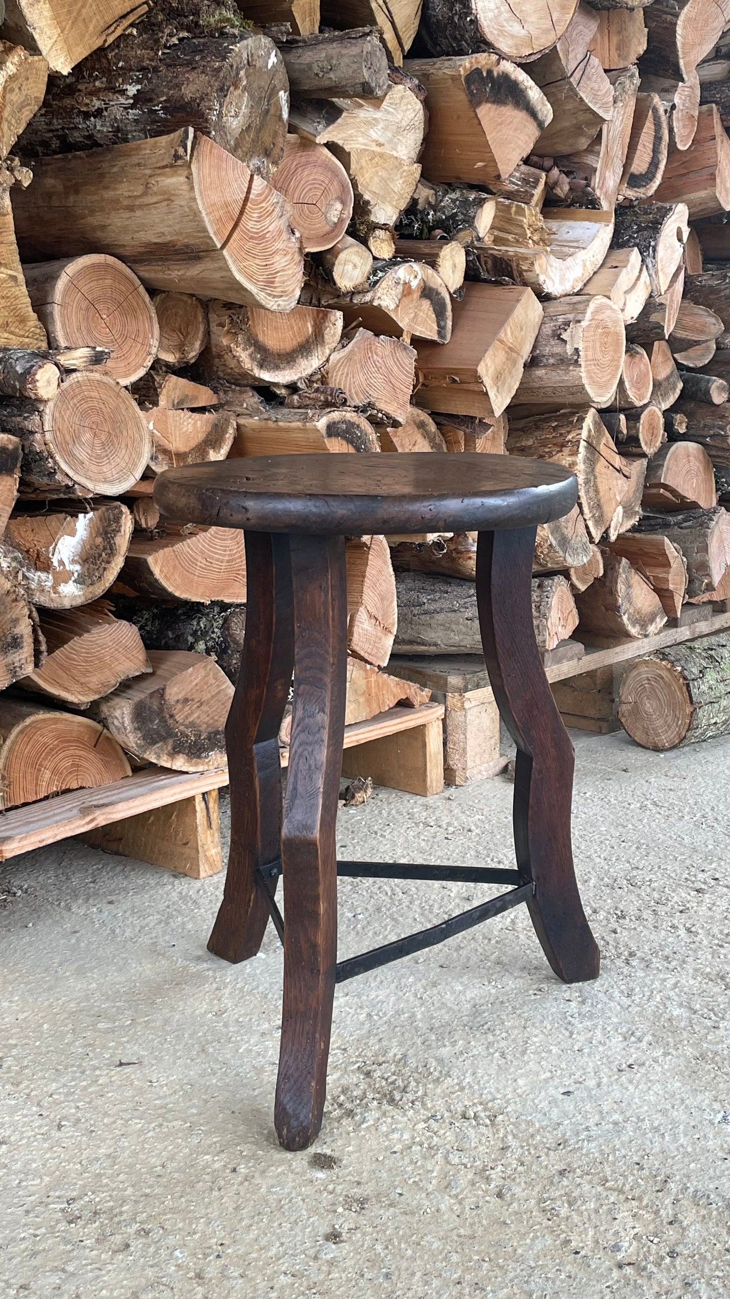 no. 38 - le tabouret brutaliste