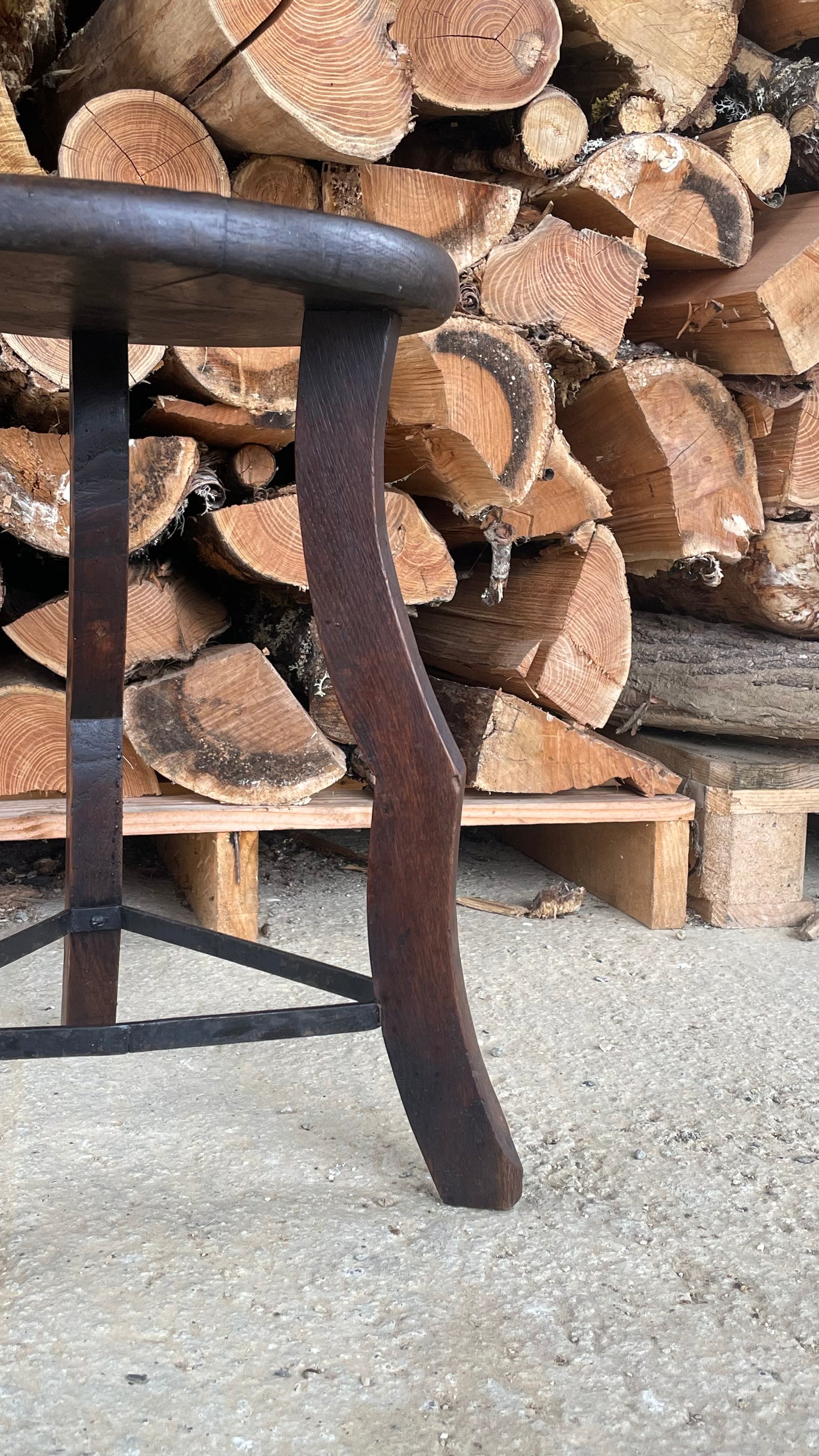 no. 38 - le tabouret brutaliste